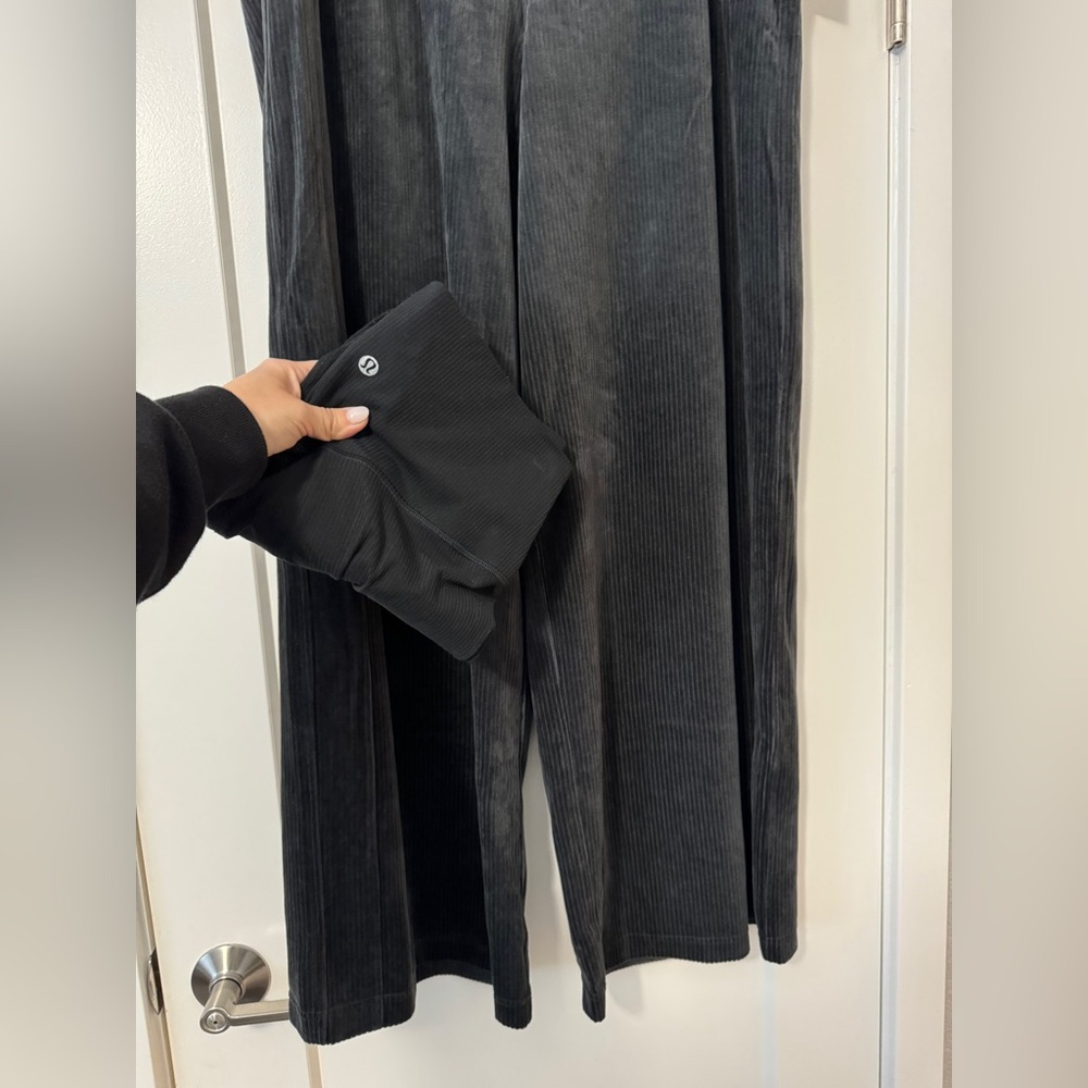Lululemon Scuba Mid-Rise Wide-Leg Pant *Velvet Cord in Black - Picture 9 of 9